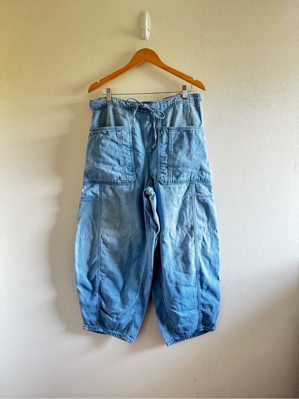 Free People We The Free Silverton Pull On Barrel Jeans size Medium - Picture 3 of 10